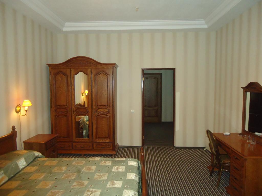 John Hughes Hotel Donetsk Værelse billede